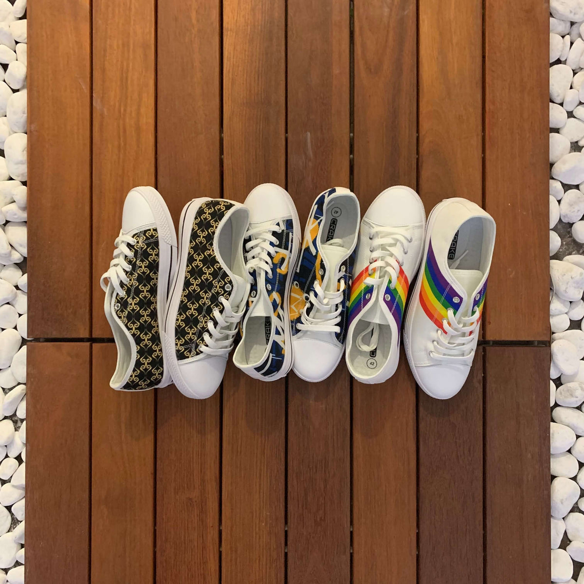 Crake’s low top white laced canvas shoes with custom prints