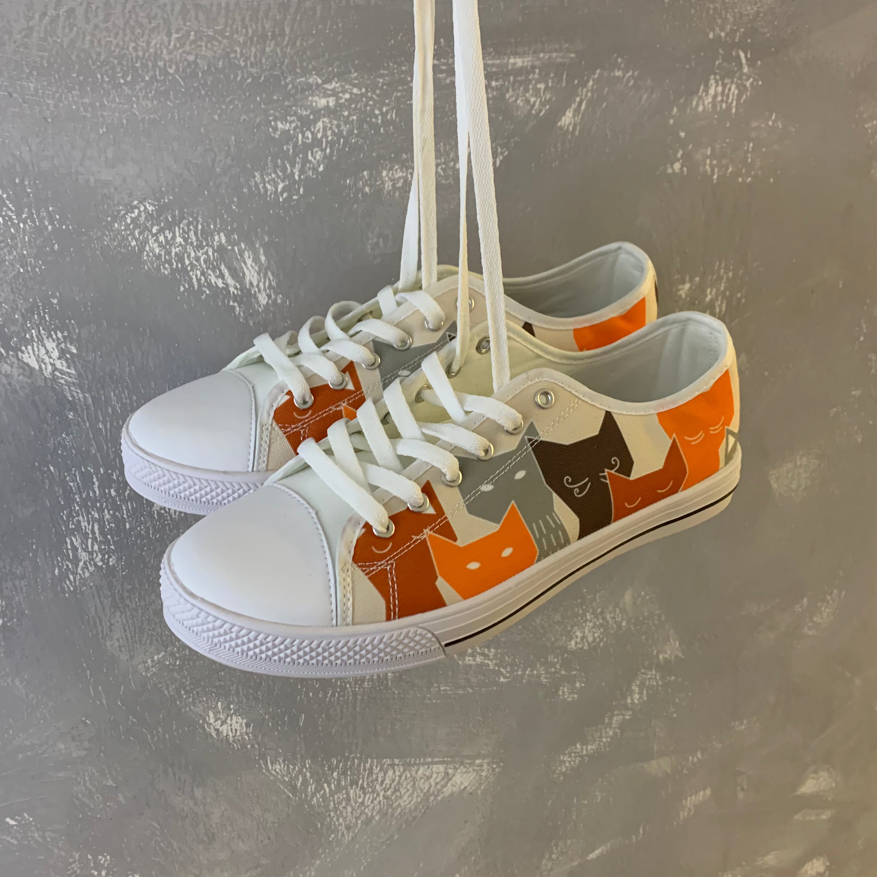 Crake Low Top Polygon Cats laced custom prints canvas shoes