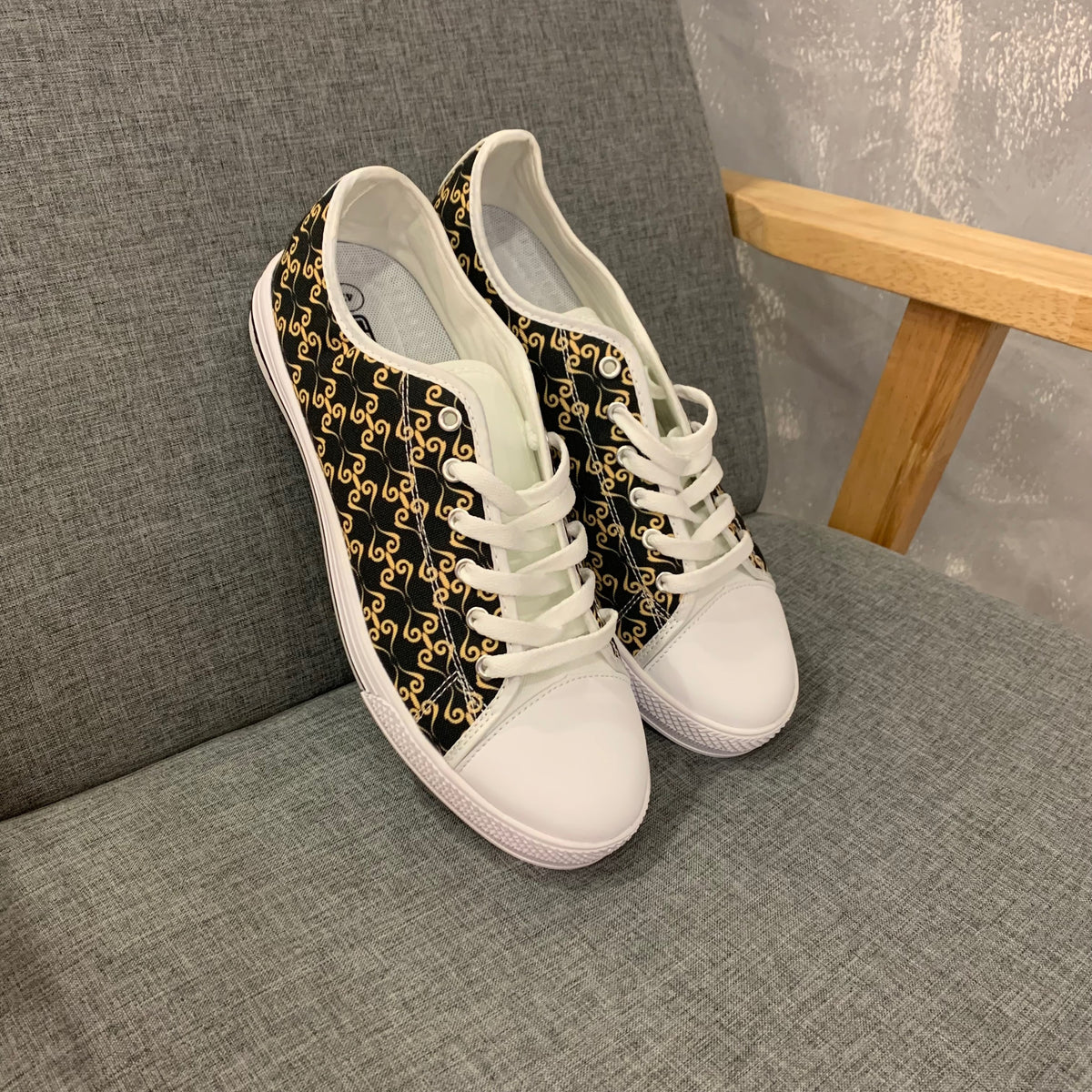Crake Low Top Lux Toy laced custom prints canvas shoes