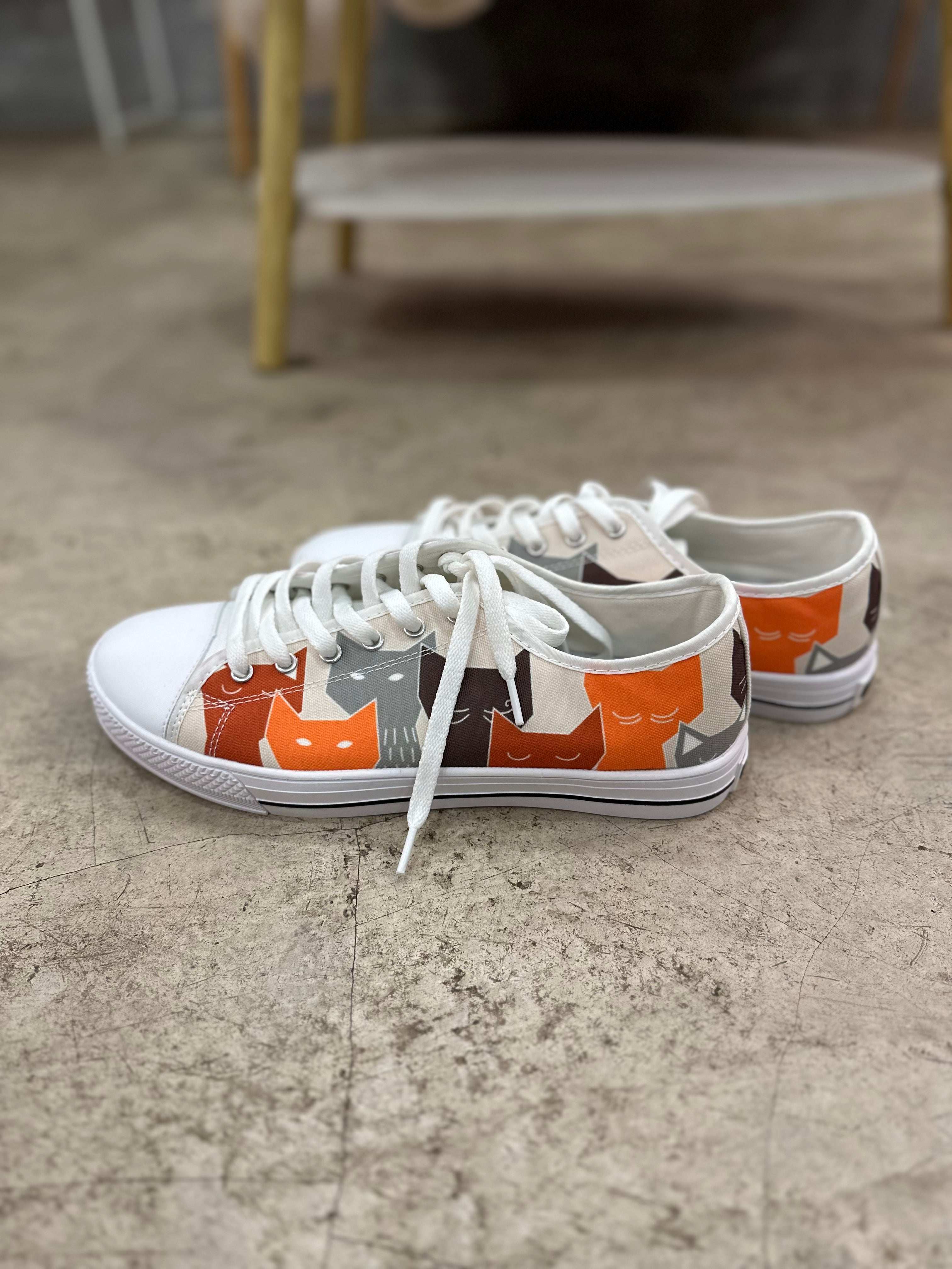 Crake Low Top Polygon Cats laced custom prints canvas shoes