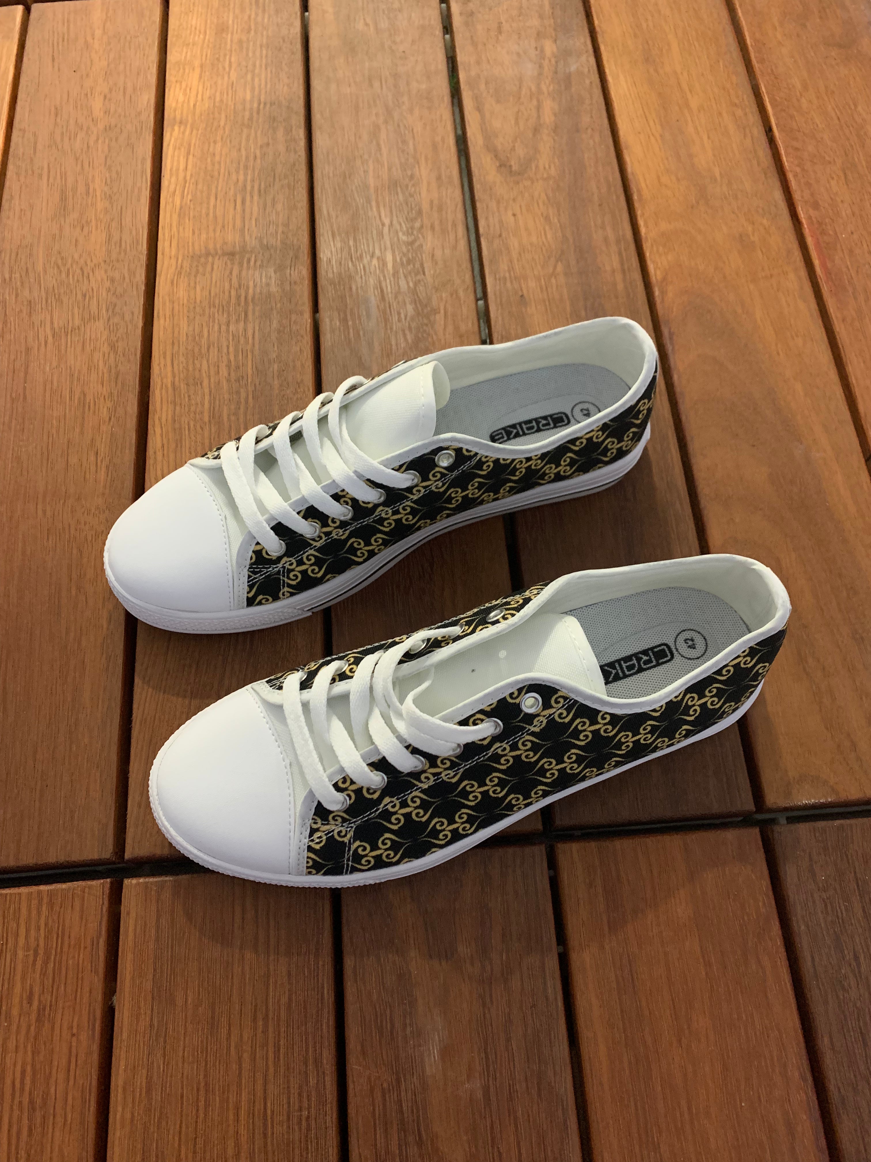 Crake Low Top Lux Toy laced custom prints canvas shoes